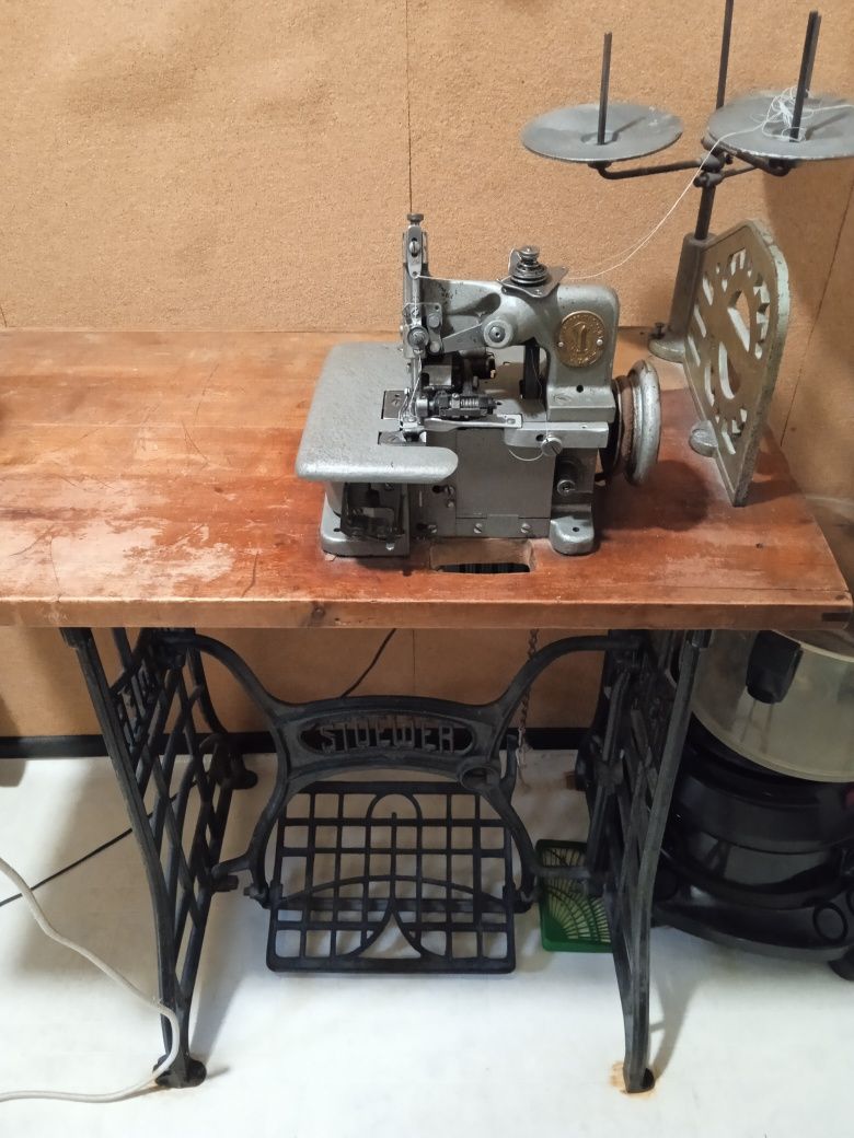 Overlock Singer 3 nitkowy