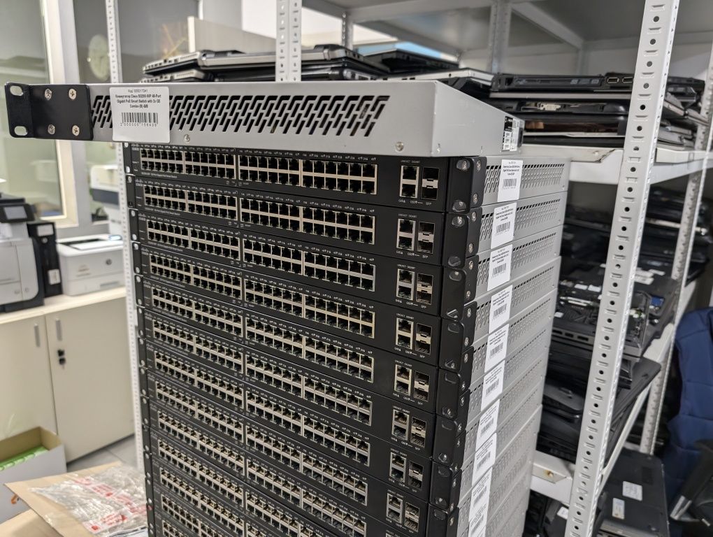 Гігабітний порт Комутатор Cisco SG200-50P з портами PoE є в кількості