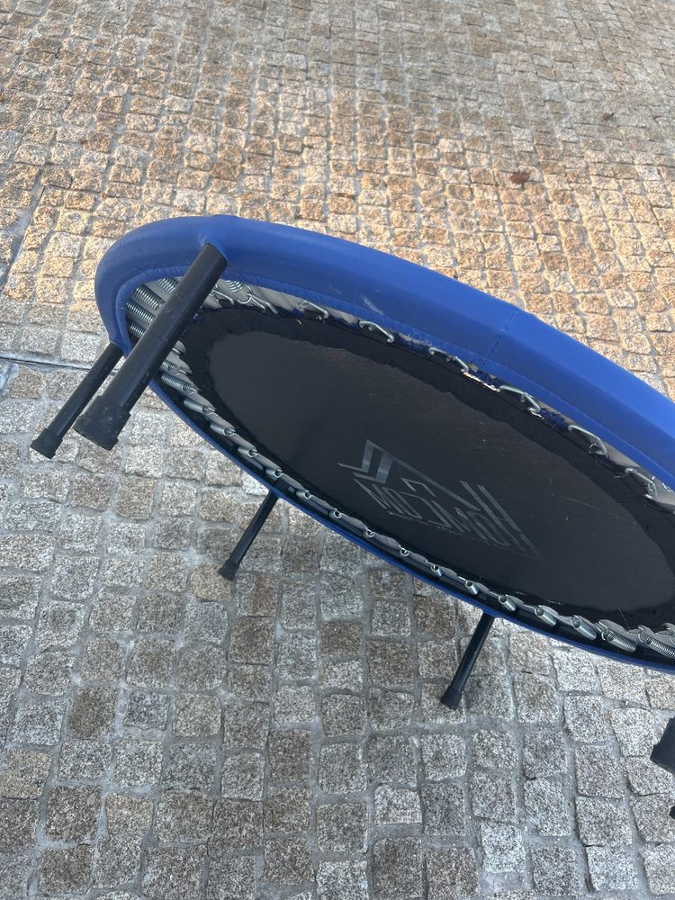 Trampolim pequeno usado