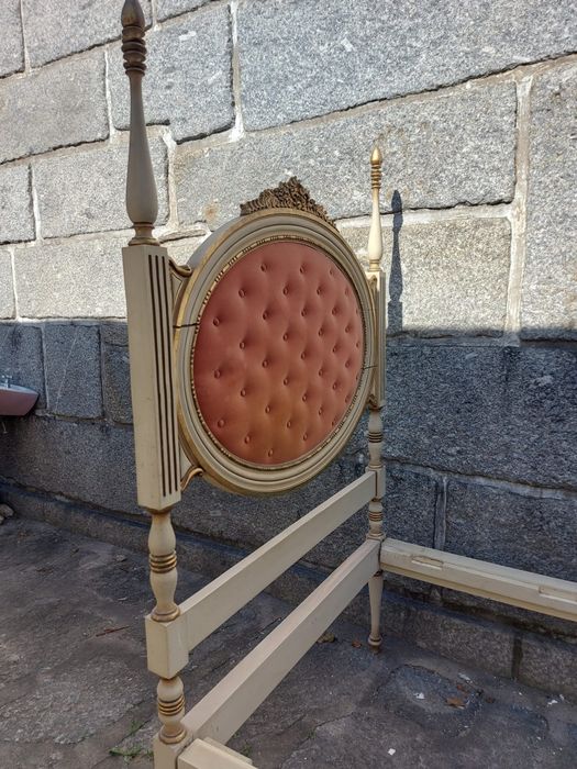2 Camas de Solteiro Vintage c/ Capitonê + Cadeira | Estilo Clássico