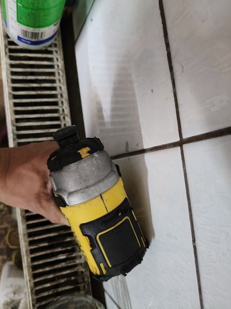 DeWalt dcf887 zakretarka 18v