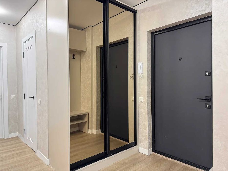 Шикарна двокімнатна квартира з кухнею-студією