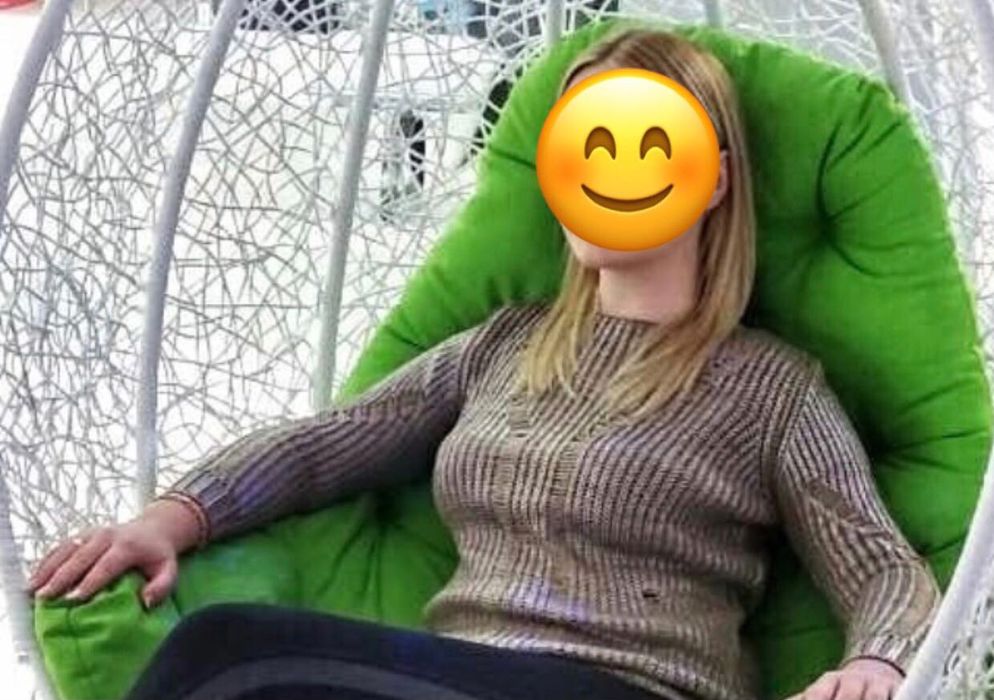 Светр жіночий