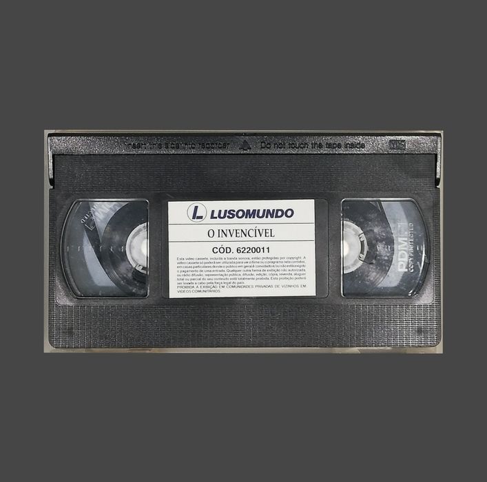 Filme "O invencível" em formato VHS original, 1978