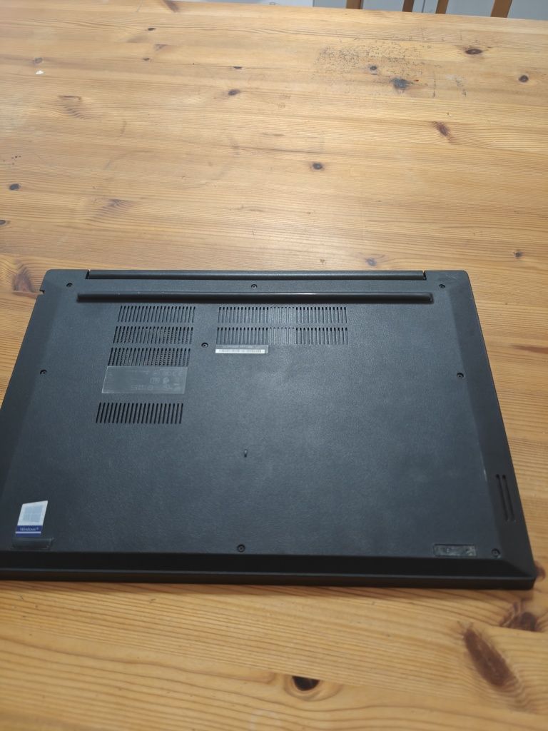 Lenovo e 590 ,i5-8gen без зарядного