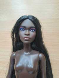 Lalka Barbie Looks 10 (Simone) na ciałku petite