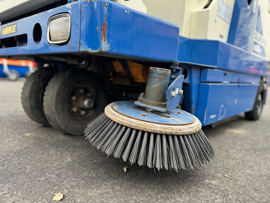 Підмітальна машина Mitsubishi MS66a