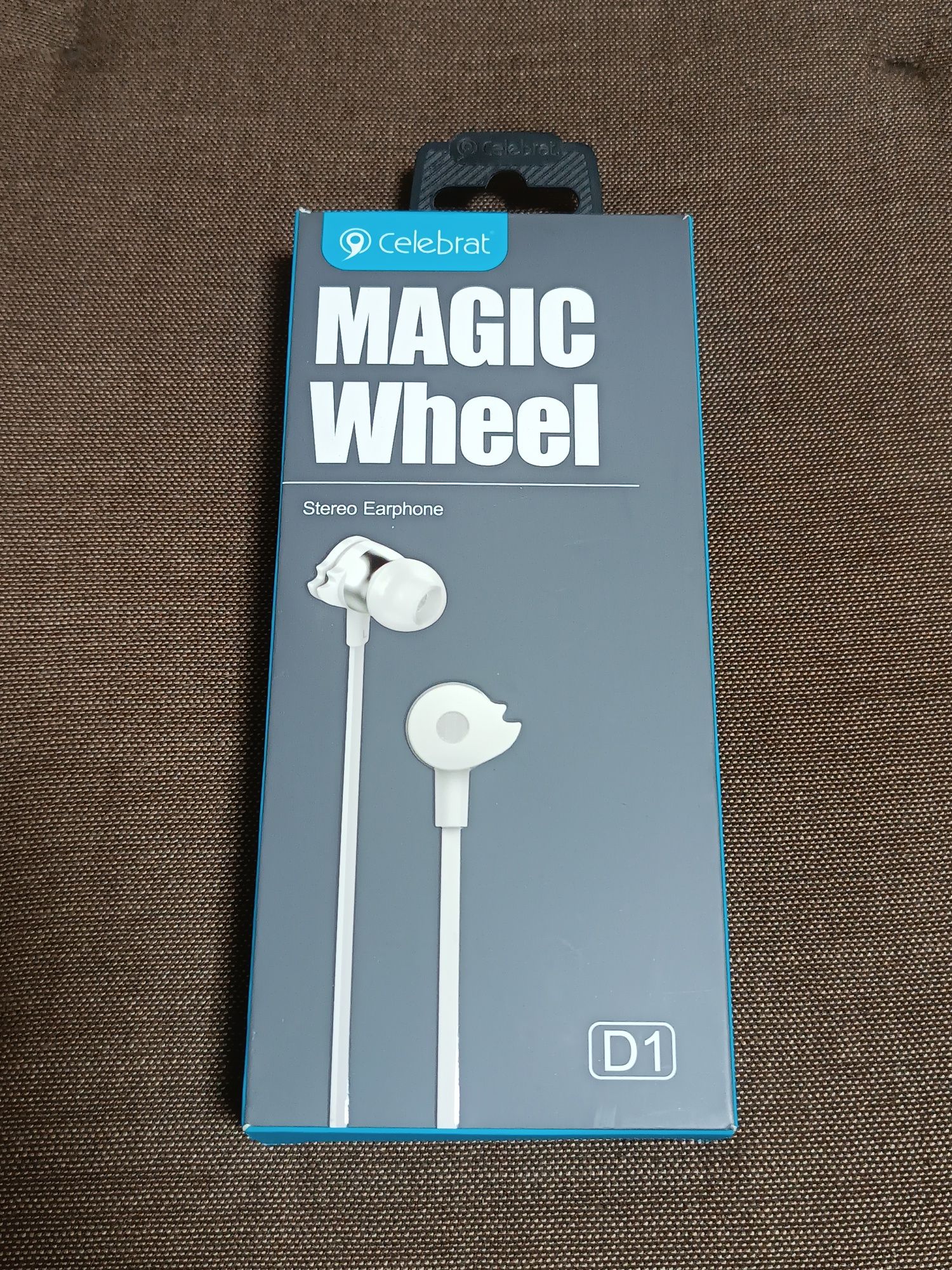 Проводные наушники с гарнитурой (микрофоном) Celebrat D1 Magic White
