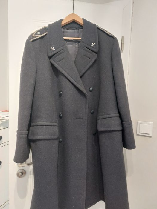 Płaszcz wojskowy zimowy sił powietrznych.