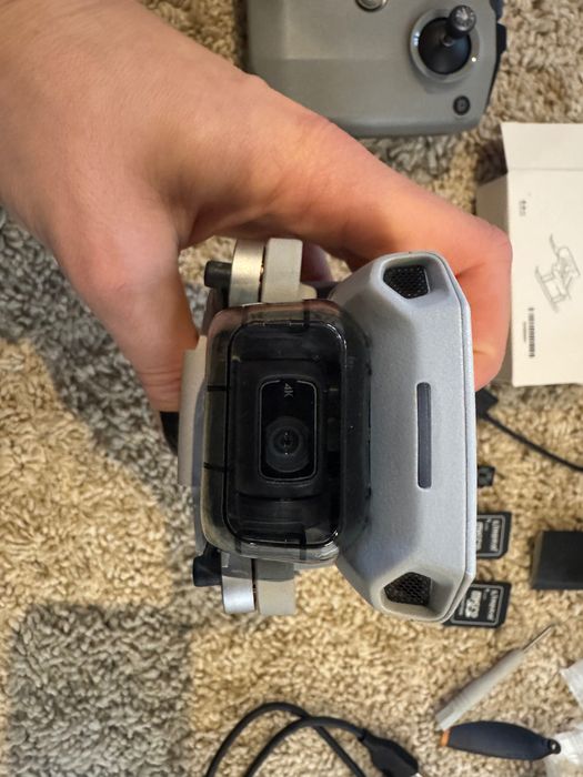 DJI mini 2 dron, 3 baterie, 2 karty SD (128GB i 32GB), jak nowy