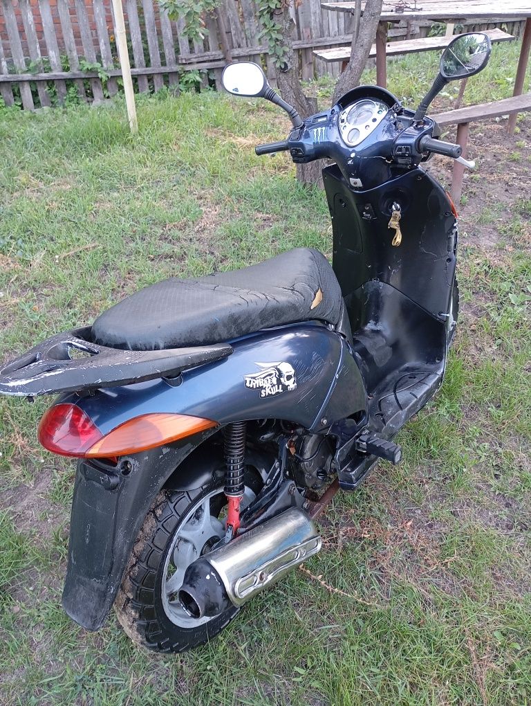 Скутер Honda NES 125.