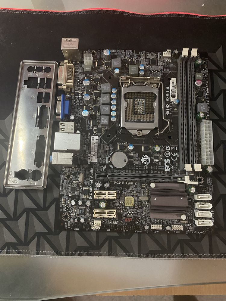 Motherboard ECS LGA1155 com espelho -não liga -para peças ou reparação