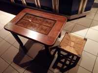 Mesas e  bancos em madeira