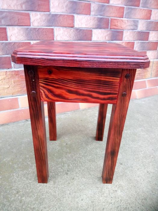 Табуретка соснова