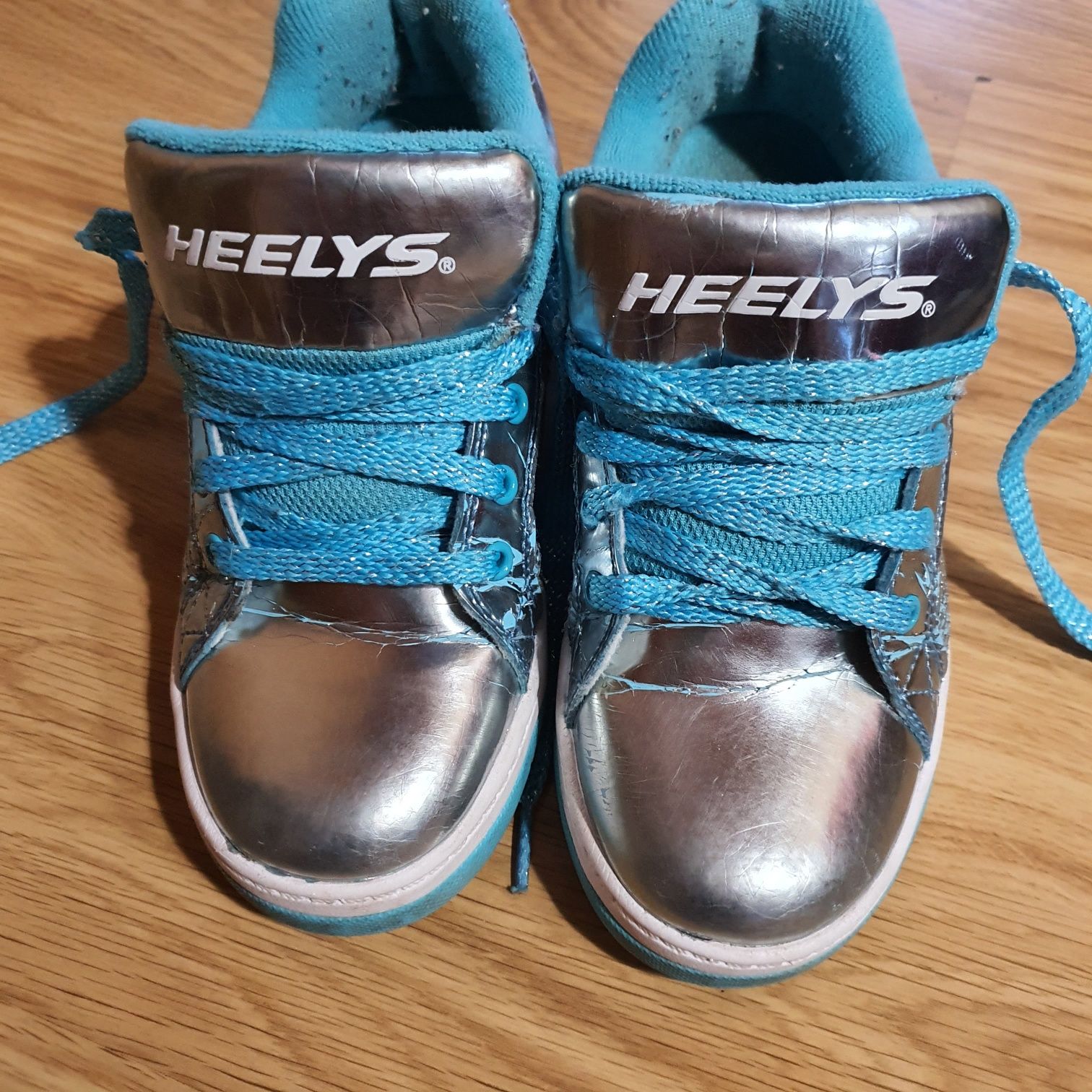 Heelys кроссовки с роликами в пятке
