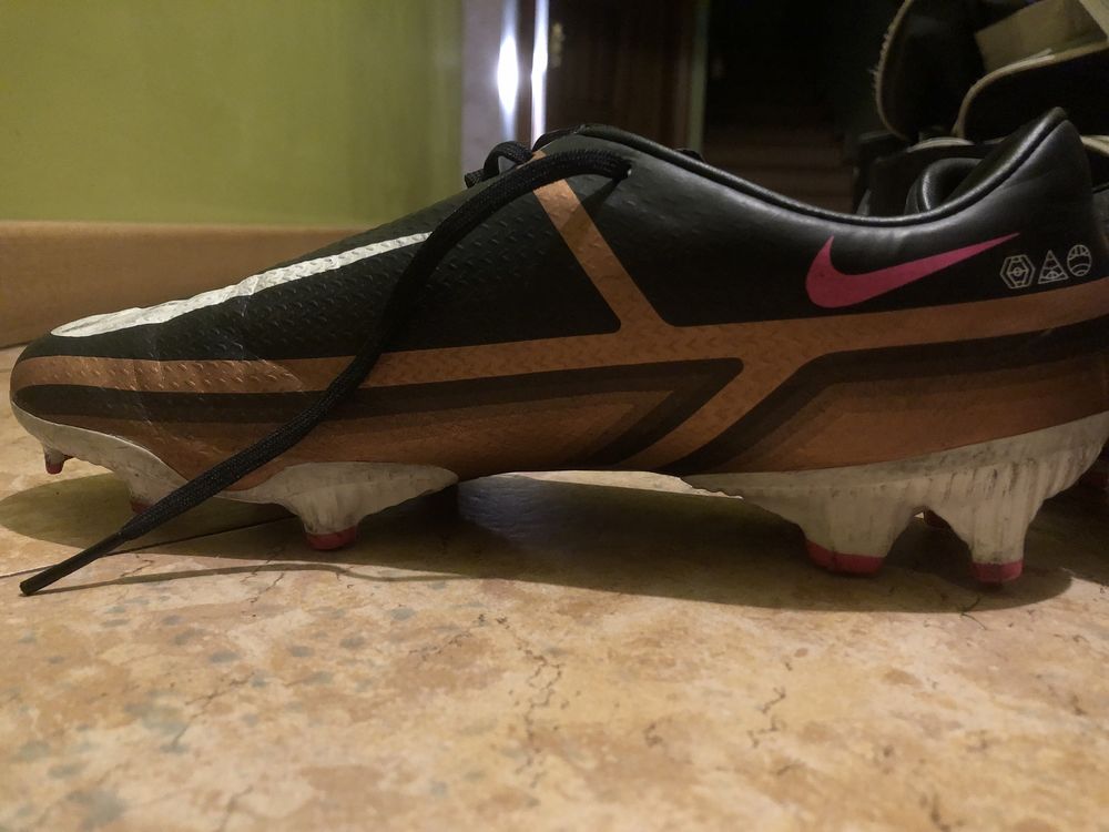 Buty piłkarskie firmy nike