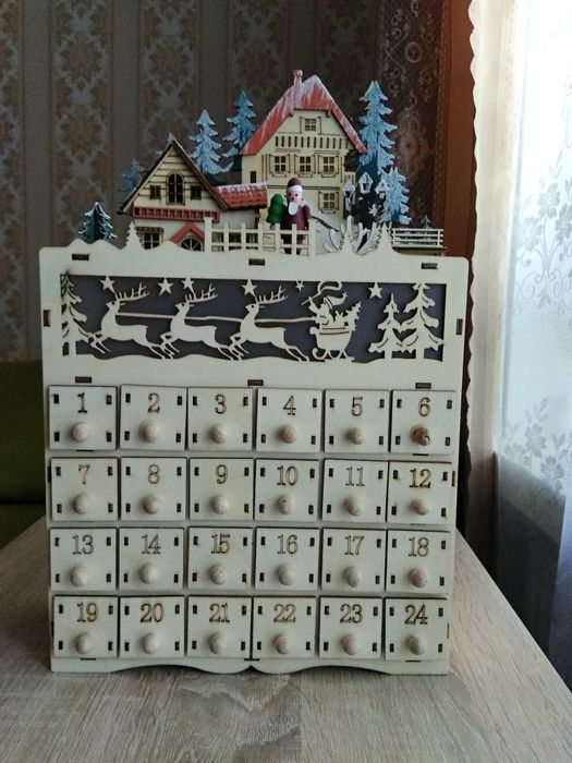 Різдвяний адвент календар "Будиночок"  з підсвічуванням.