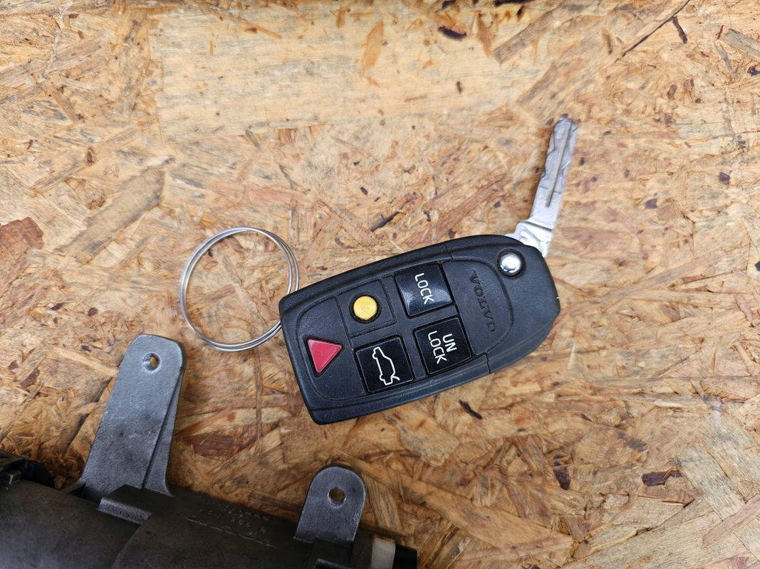 Volvo V70 Ii Lift Stacyjka Kluczyk Lusterko 05-07r