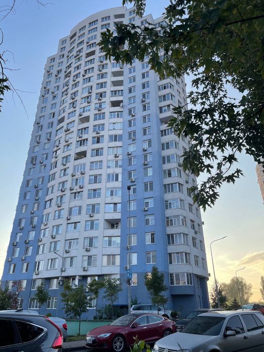 2 кімнатна кв., ЖК Озерний, Наумовича 6, з ремонтом, без%