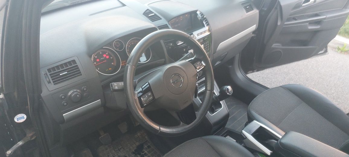 Zafira B 1,9 CDTI 2009 r.
