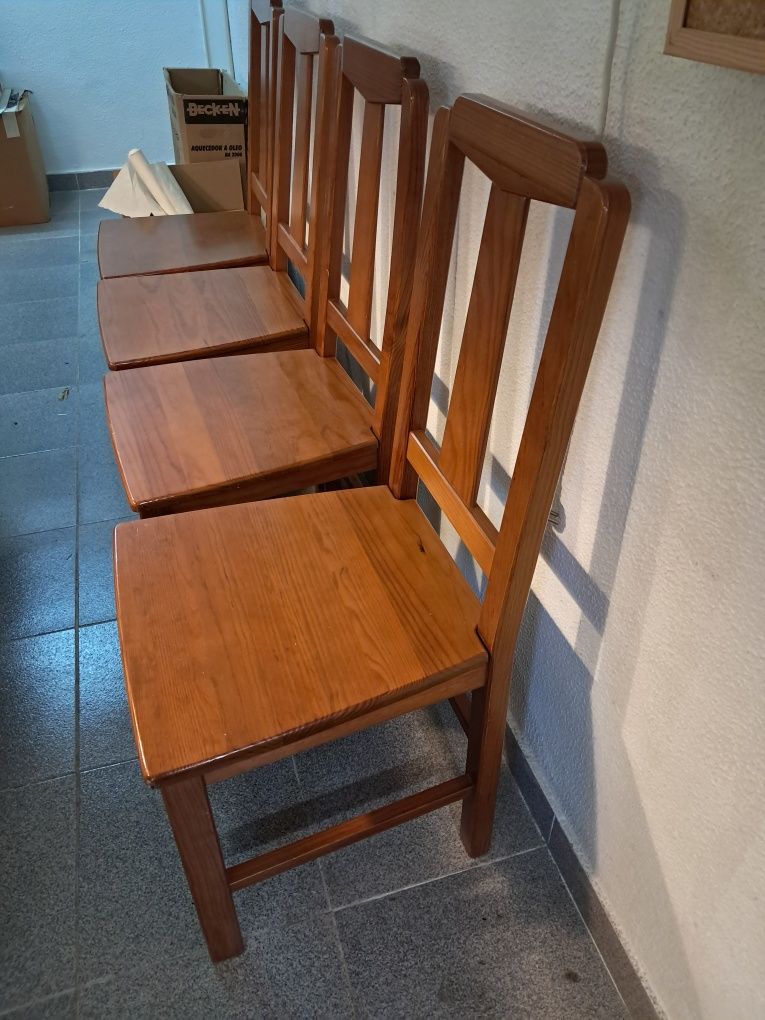Mesa madeira extensível +4 cadeiras madeira