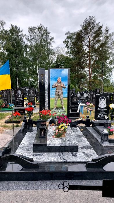 Гранітні пам'ятники