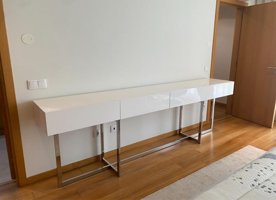 Consola Branca Interdesign