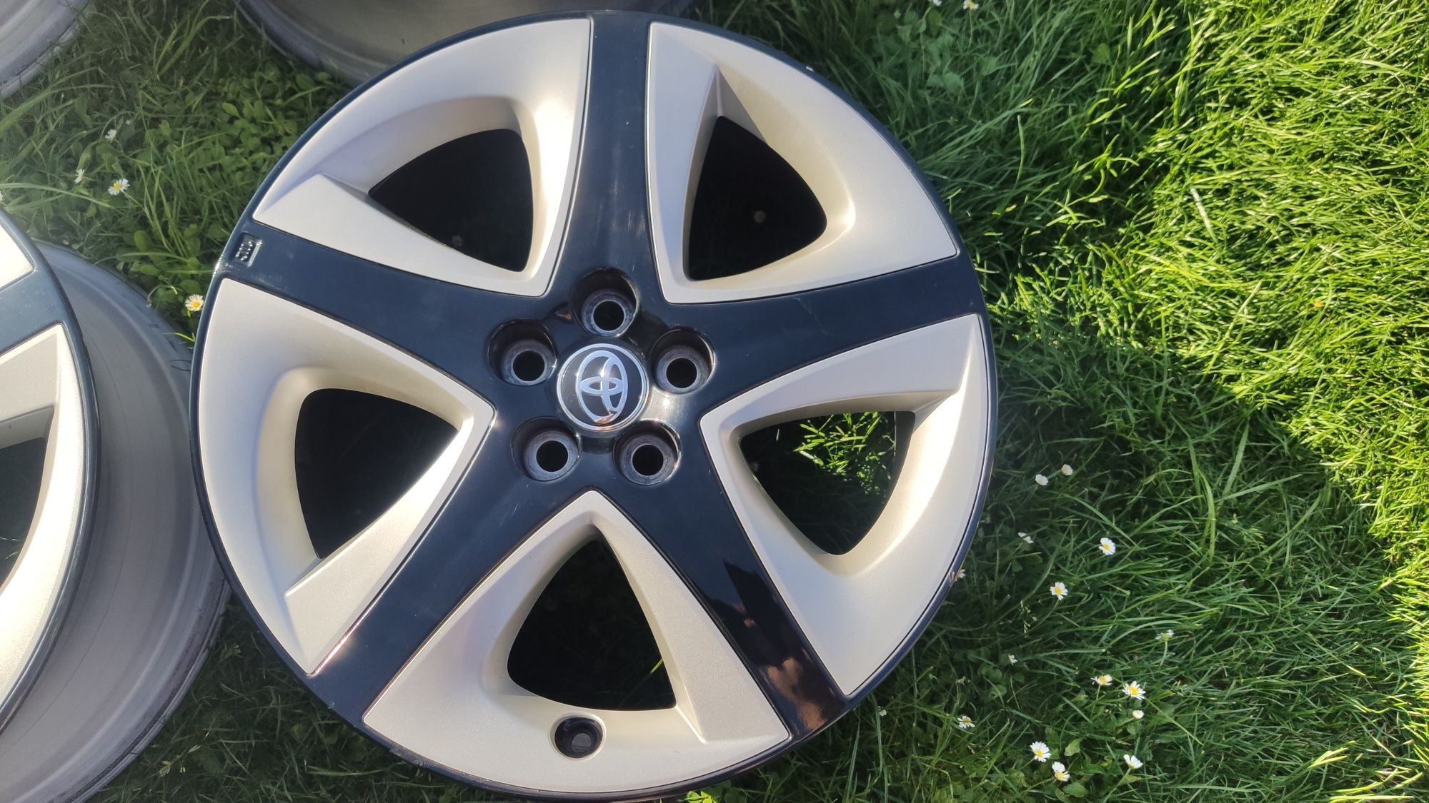 Felgi aluminiowe 17" Toyota Prius 4 XW50 orginał 5x100 et50