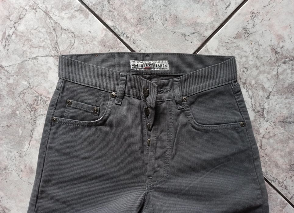 - Jeansy klasyczne prążkowane damskie, stres jeans.