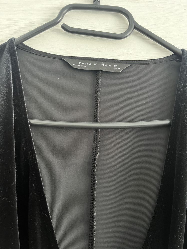 Zara czarna aksamitna welurowa sukienka kopertowa rozmiar S