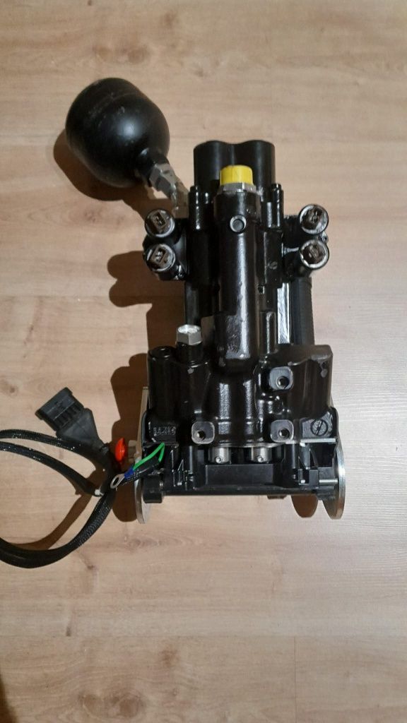 Rozdzielacz hydrauliczny ładowacz czołowy stoll