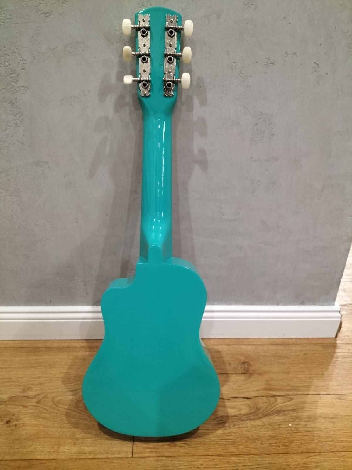 Gitara, hape, flower power
