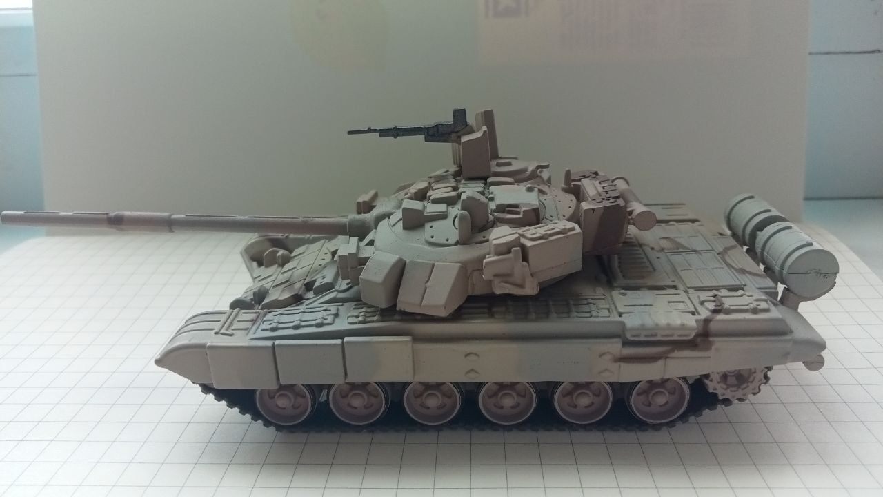 Модель танки Т80 и Т90