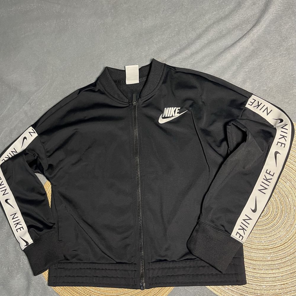 Кофта укороченая nike 146 - 156 см 10 - 11 лет