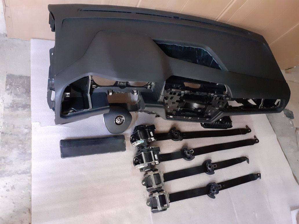 Deska rozdzielcza konsola kokpit airbag pasy VW Touran nowy