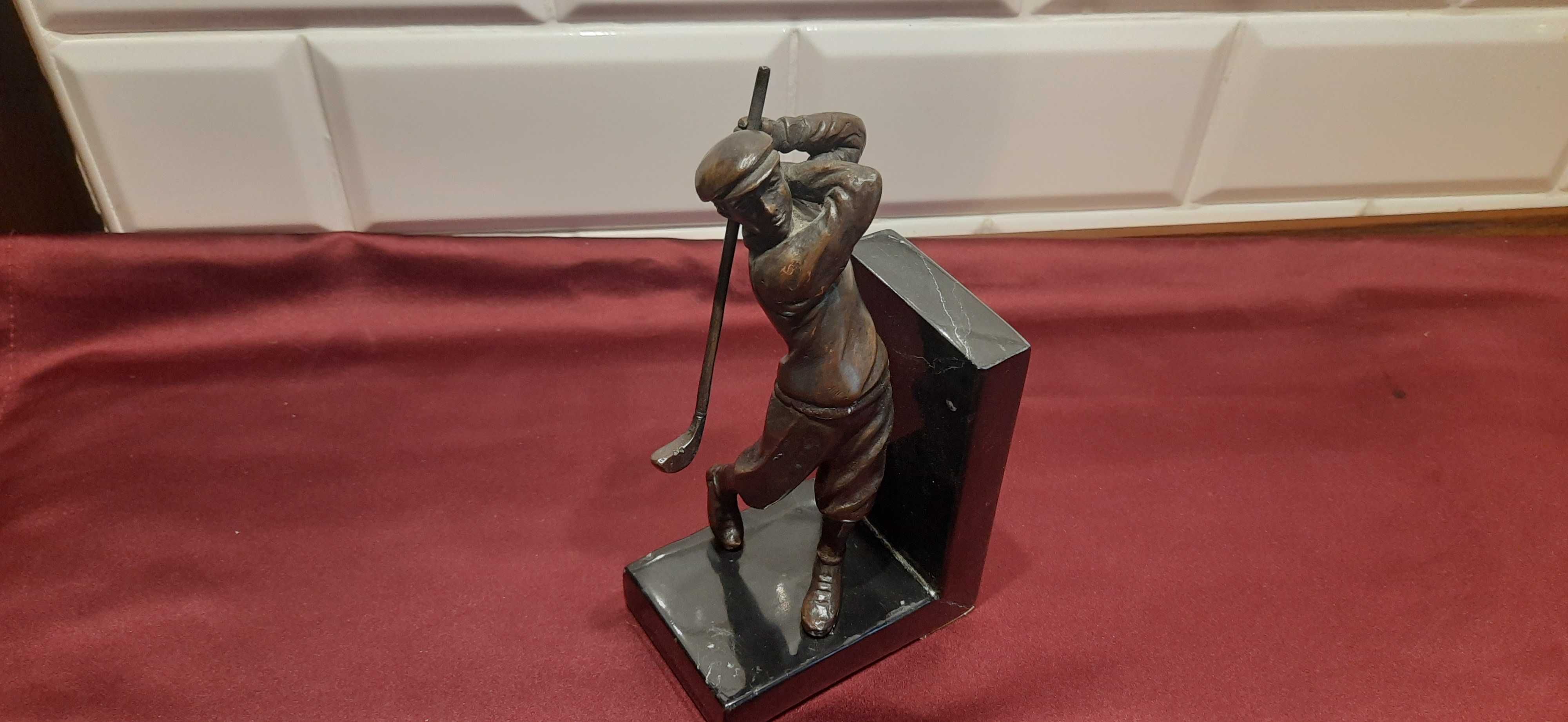 Figurka z brązu - przedwojenny golfista - podpórka do książek