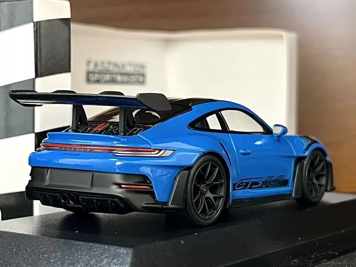 Minichamps 1:43 porsche 911 GT3 RS ano 2023