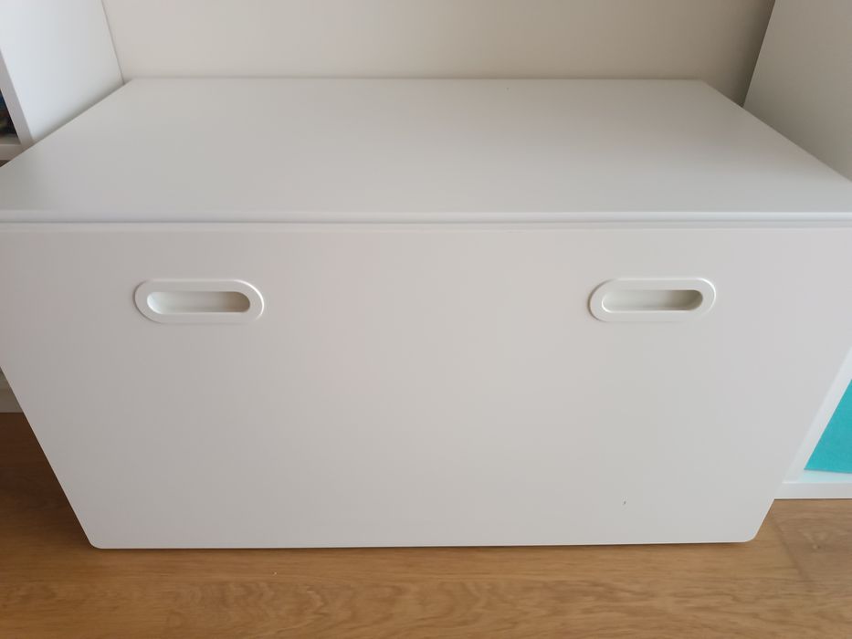 Banco/baú IKEA para criança