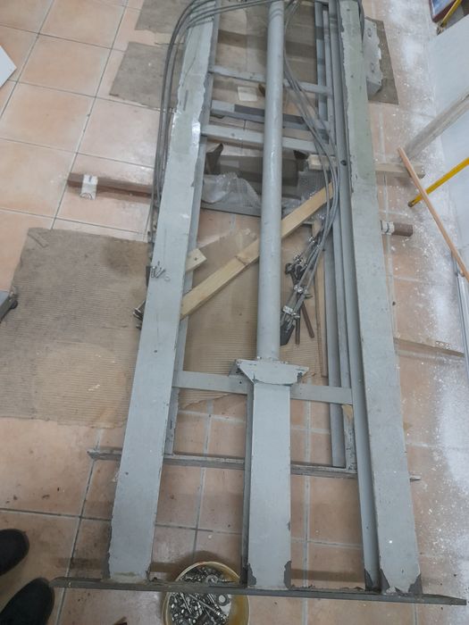 Elevador monta cargas