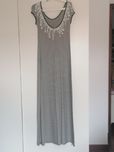 Vestido marca Ruga. Decotado atrás com renda