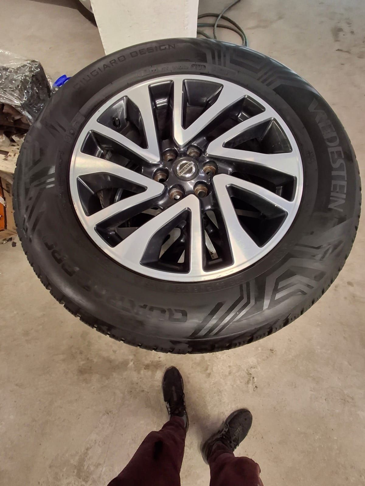 Alufelgi Nissan Navara D23 18" z oponami letnimi 255/60R18