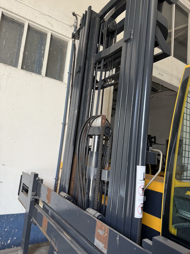 Empilhador 4 caminhos Bauman de 3500 kgrs eleva a 7 metros bateria niv