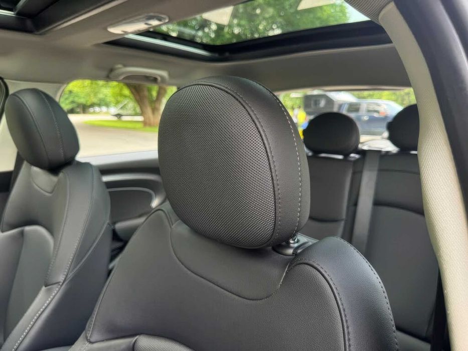 MINI Cooper S 5-Door Hatchback      2022