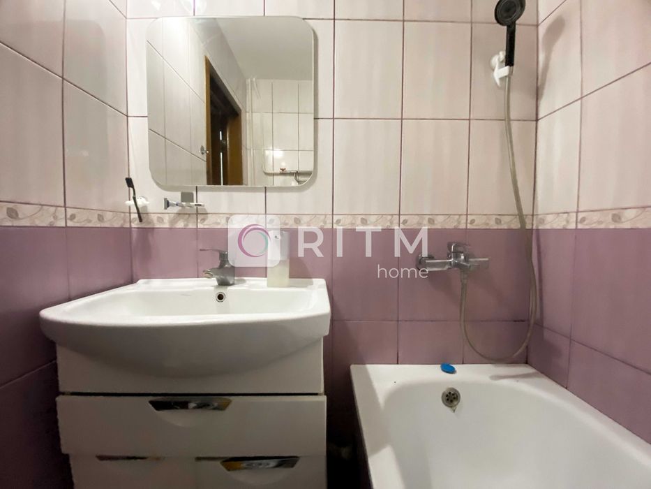 4-к. кв.з ремонтом у цегляному будинку на проспекті Соборності, 25Б