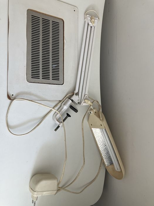 Mesa de manicure com aspirador