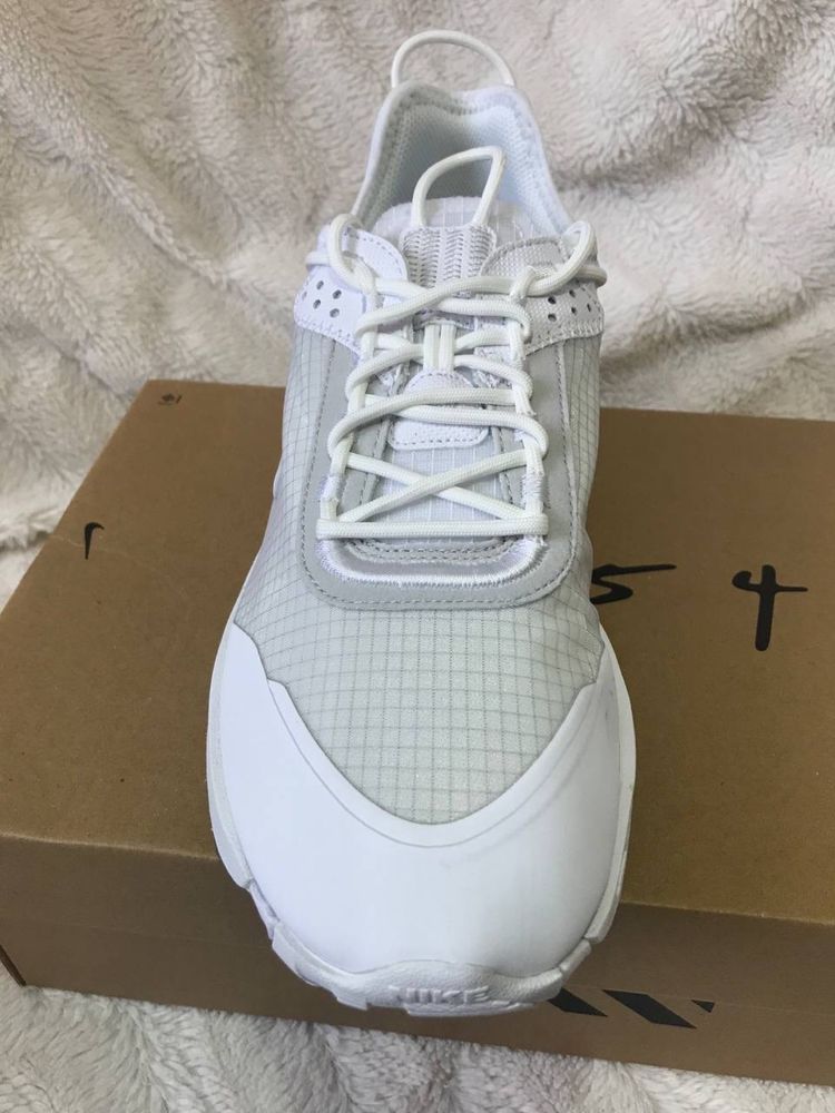 Nike react live white