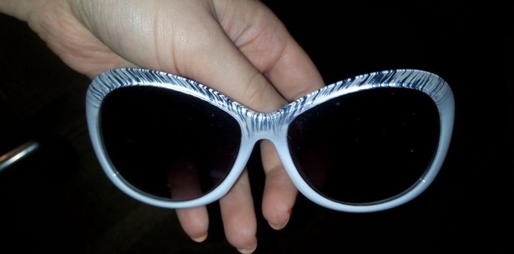 Очки солнечные (черно-белые)