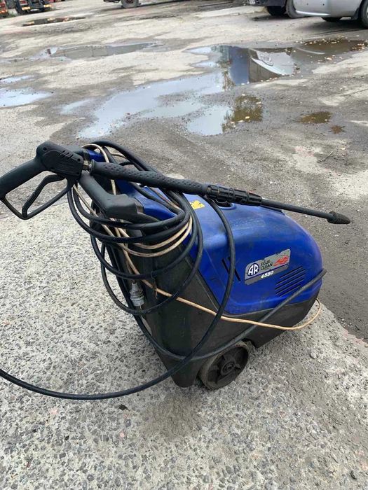 Мойка (керхер, мийка) высокого давления з нагріванням води Італія б/в