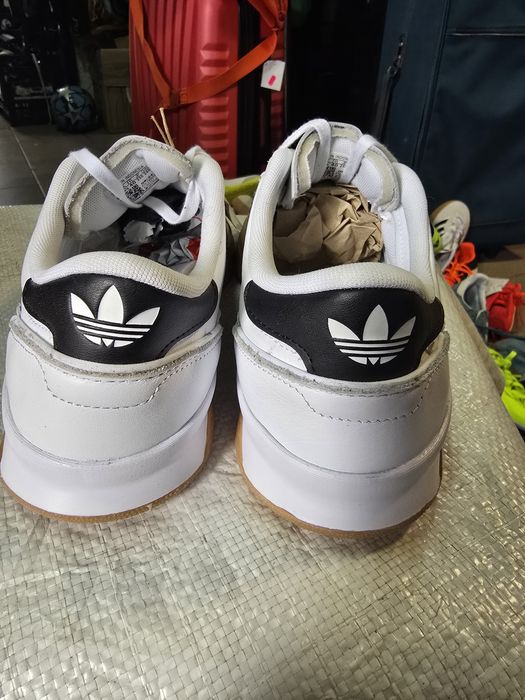 Кросівки adidas Originals Mundial FC
колір білий JH9493