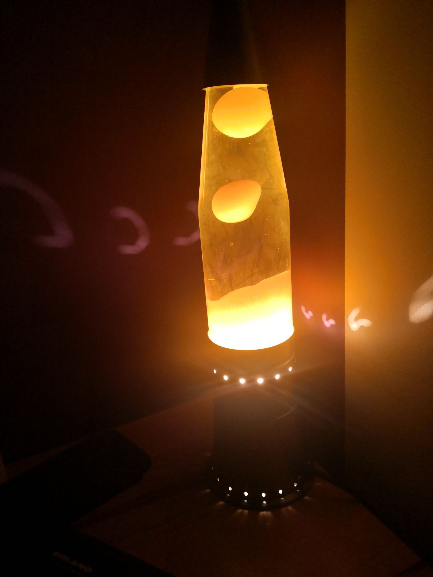 Lampka z woskiem
